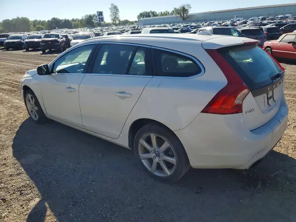 YV140MEK7G1292179 — 2016 Volvo V60, фото 2 с аукциона Copart 14.10.2026, Передняя часть