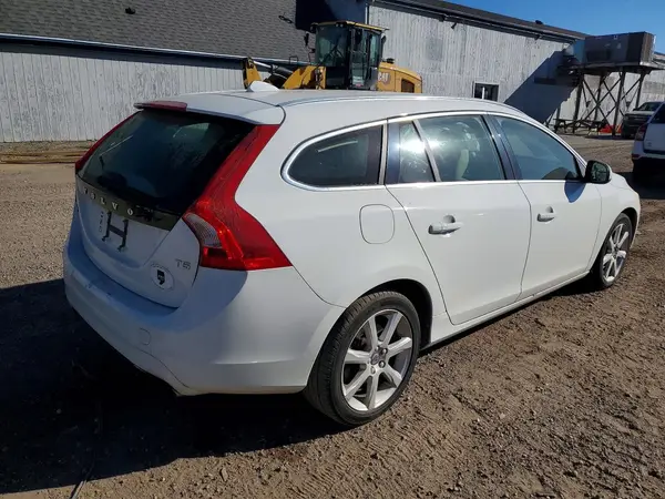 YV140MEK7G1292179 — 2016 Volvo V60, фото 3 с аукциона Copart 14.10.2026, Передняя часть