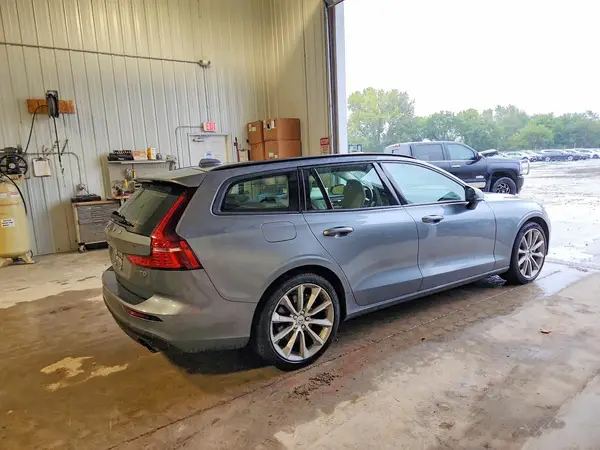 YV1102EK4L2359641 — 2020 Volvo V60, фото 3 с аукциона Copart, Подтопление