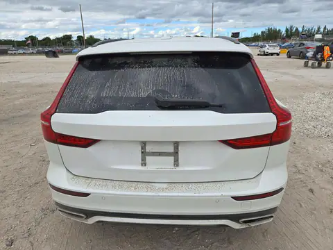 YV1102EM9M2437317 — 2021 Volvo V60, фото 6 с аукциона Copart, Подтопление