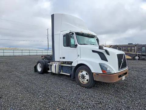4V4N39EH7JN987933 — 2018 Volvo VN VNL, Естественный износ (Normal Wear), фото до ремонта