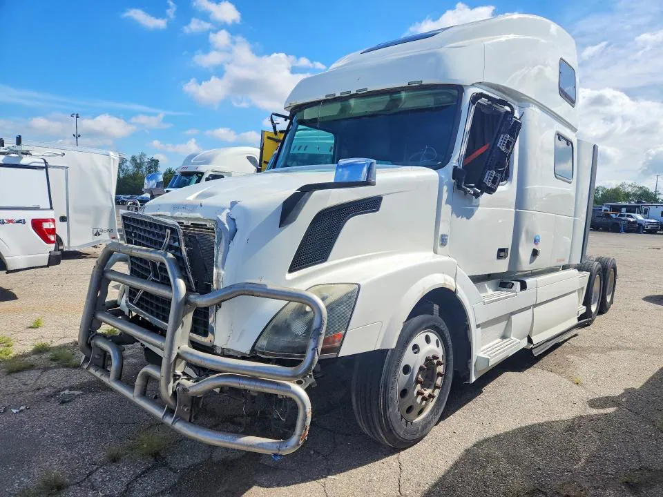 2014 VOLVO VN VIN 4V4NC9EH4EN172465 фото 1