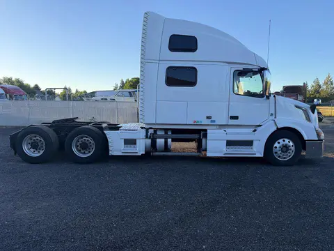 2016 VOLVO VN VIN 4V4NC9EJ0GN931991 фото 1