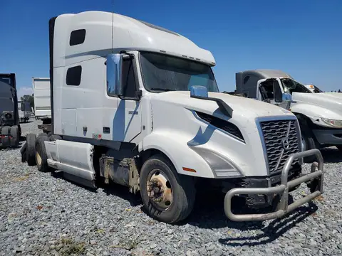 4V4NC9EJ1NN305993 — 2022 Volvo VN, Передняя часть (Front End), фото до ремонта