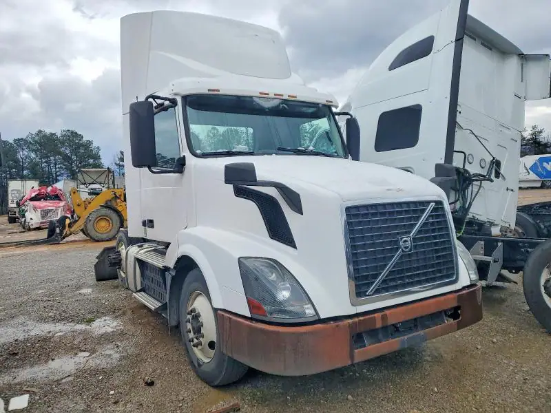 4V4N19TG6FN922790 Volvo VNL 2015 — повреждение Механические повреждения, фото до ремонта