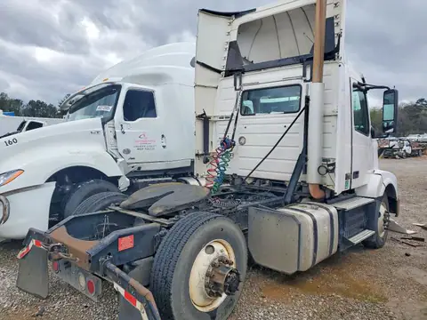 4V4N19TG6FN922790 — 2015 Volvo VNL, фото 4 с аукциона Copart 06.10.2026, Механические повреждения