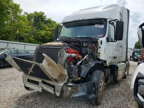 4V4NC9TG9GN960266 — 2016 Volvo VNL, Повреждения со всех сторон (All Over), фото до ремонта