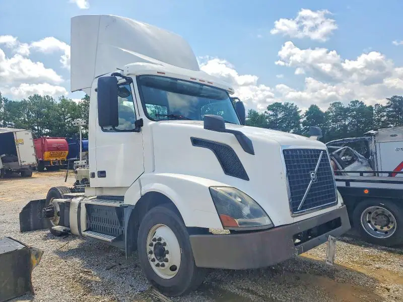 4V4N39TG9HN988022 Volvo VNL 2017 — повреждение Механические повреждения, фото до ремонта