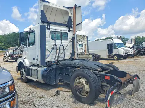 4V4N39TG9HN988022 — 2017 Volvo VNL, фото 3 с аукциона Copart 06.10.2026, Механические повреждения