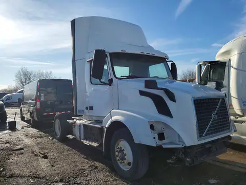 4V4N39TGXHN987946 — 2017 Volvo VNL, Механические повреждения (Mechanical), фото до ремонта