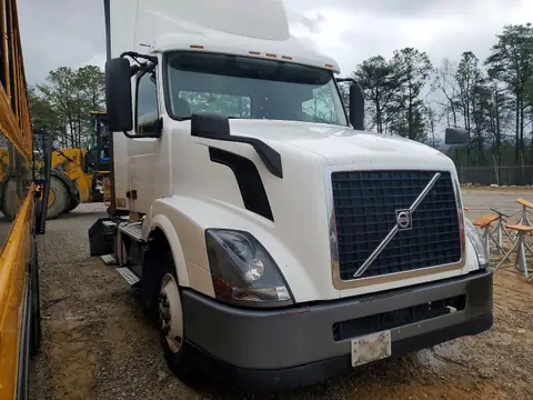 4V4N39TG5HN988079 — 2017 Volvo VNL, Механические повреждения (Mechanical), фото до ремонта
