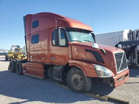 4V4NC9EG3JN995180 — 2018 Volvo VNL, Ремонт не принят (Rejected Repair), фото до ремонта