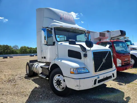 2016 VOLVO VNM VIN 4V4M39DF0GN939002 фото 1