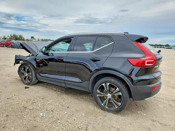 YV4162UL4L2187705 — 2020 Volvo XC40, фото 2 с аукциона Copart 01.10.2026, Передняя часть
