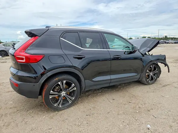YV4162UL4L2187705 — 2020 Volvo XC40, фото 3 с аукциона Copart 01.10.2026, Передняя часть