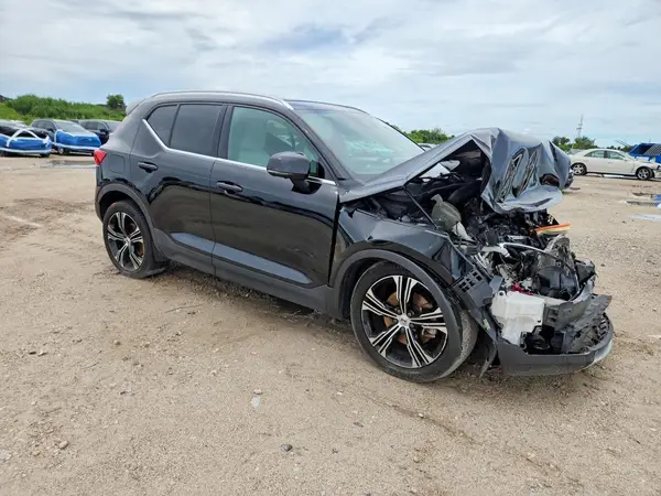 YV4162UL4L2187705 — 2020 Volvo XC40, фото 4 с аукциона Copart 01.10.2026, Передняя часть
