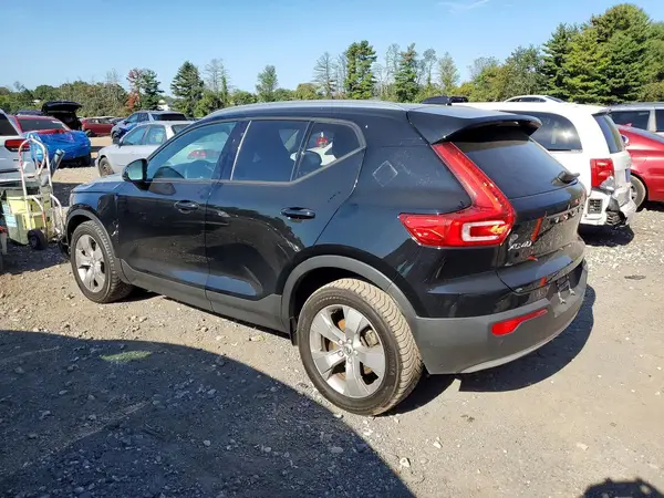YV4162UK3M2424922 — 2021 Volvo XC40, фото 2 с аукциона Copart 28.09.2026, Передняя часть
