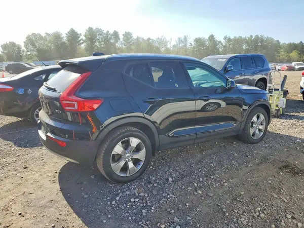 YV4162UK3M2424922 — 2021 Volvo XC40, фото 3 с аукциона Copart 28.09.2026, Передняя часть