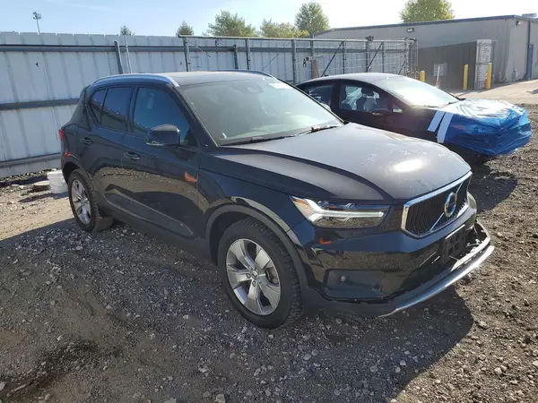 YV4162UK3M2424922 — 2021 Volvo XC40, фото 4 с аукциона Copart 28.09.2026, Передняя часть
