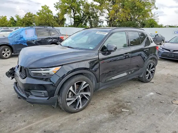 YV4162UM8M2578396 — 2021 Volvo XC40, Передняя часть (Front End), фото до ремонта