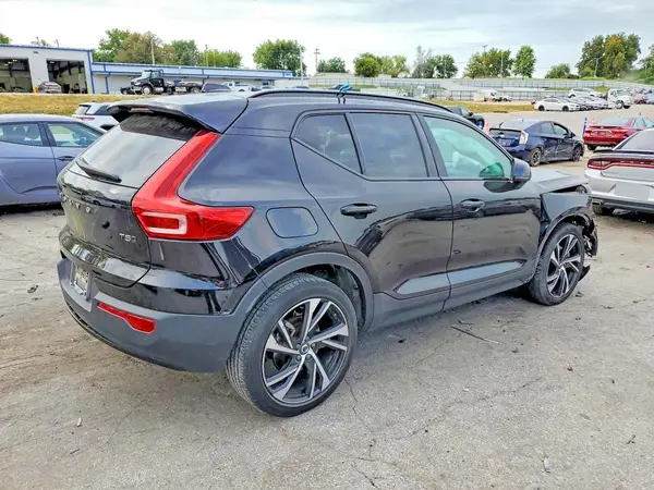 YV4162UM8M2578396 — 2021 Volvo XC40, фото 3 с аукциона Copart, Передняя часть