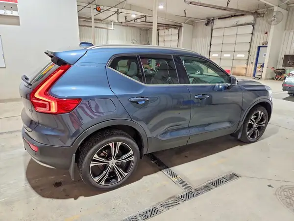 YV4162UL7M2466518 — 2021 Volvo XC40, фото 3 с аукциона Copart 12.10.2026, Боковая часть