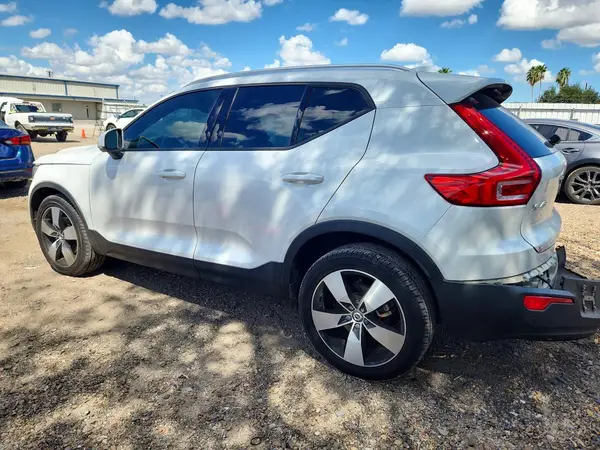 YV4162UK0M2549067 — 2021 Volvo XC40, фото 2 с аукциона Copart, Боковая часть