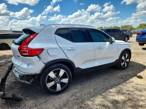 YV4162UK0M2549067 — 2021 Volvo XC40, фото 3 с аукциона Copart, Боковая часть