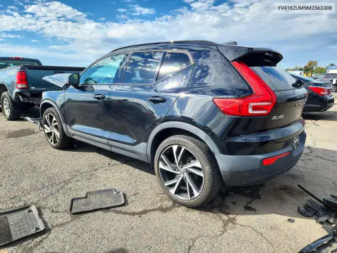 YV4162UM9M2563308 — 2021 Volvo XC40, фото 2 с аукциона Copart, Передняя часть