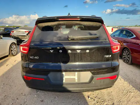 YV4162UM1M2414472 — 2021 Volvo XC40, фото 6 с аукциона Copart, Передняя часть