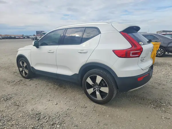 YV4AC2HK8N2721642 — 2022 Volvo XC40, фото 2 с аукциона Copart, Боковая часть
