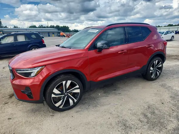 YV4L12UW1P2102388 — 2023 Volvo XC40, Передняя часть (Front End), фото до ремонта