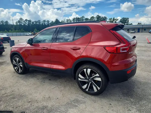 YV4L12UW1P2102388 — 2023 Volvo XC40, фото 2 с аукциона Copart, Передняя часть