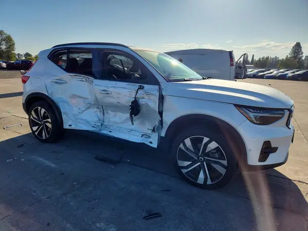 YV4L12UX4P2101969 — 2023 Volvo XC40, фото 4 с аукциона Copart, Боковая часть