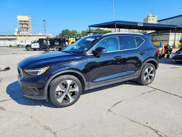 YV4L12UN6P2926135 — 2023 Volvo XC40, Подтопление (Water/Flood), фото до ремонта