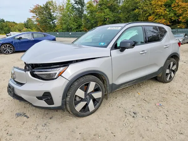 YV4ED3UM2P2931135 — 2023 Volvo XC40, Передняя часть (Front End), фото до ремонта