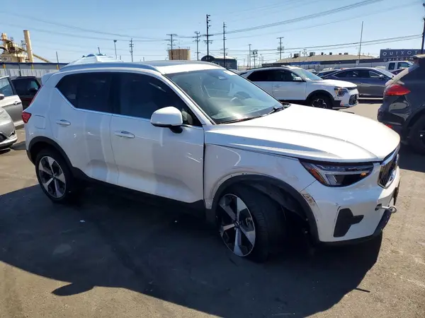 YV4L12UJ0S2509096 — 2025 Volvo XC40, фото 4 с аукциона Copart 14.10.2026, Ходовая часть