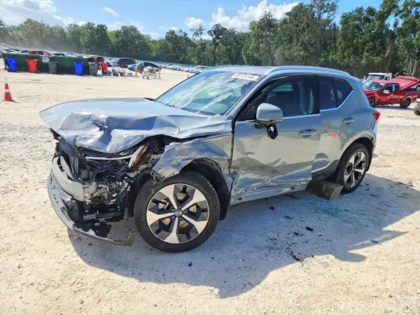 YV4L12UJ1S2569534 — 2025 Volvo XC40, Передняя часть (Front End), фото до ремонта