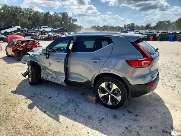 YV4L12UJ1S2569534 — 2025 Volvo XC40, фото 2 с аукциона Copart, Передняя часть