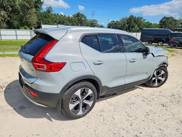 YV4L12UJ1S2569534 — 2025 Volvo XC40, фото 3 с аукциона Copart, Передняя часть