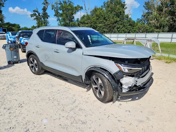 YV4L12UJ1S2569534 — 2025 Volvo XC40, фото 4 с аукциона Copart, Передняя часть