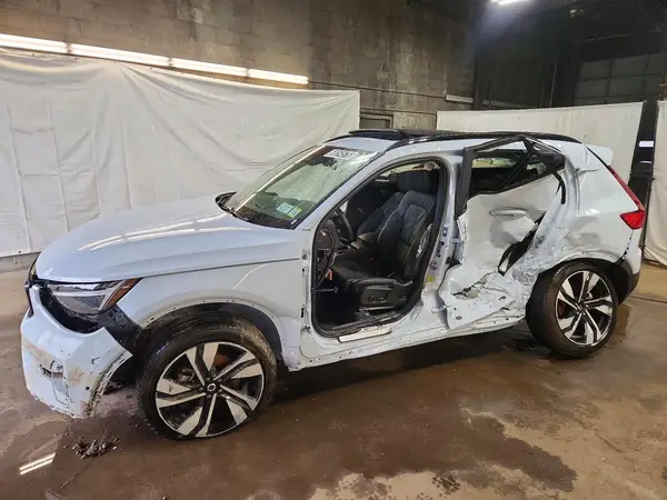 YV4L12UC0T2785300 Volvo XC40 2026 — повреждение Боковая часть, фото до ремонта