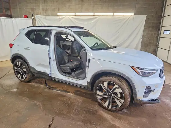 YV4L12UC0T2785300 — 2026 Volvo XC40, фото 4 с аукциона Copart 28.09.2026, Боковая часть
