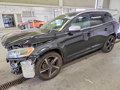 YV4902RP7F2686700 — 2015 Volvo XC60, Передняя часть (Front End), фото до ремонта