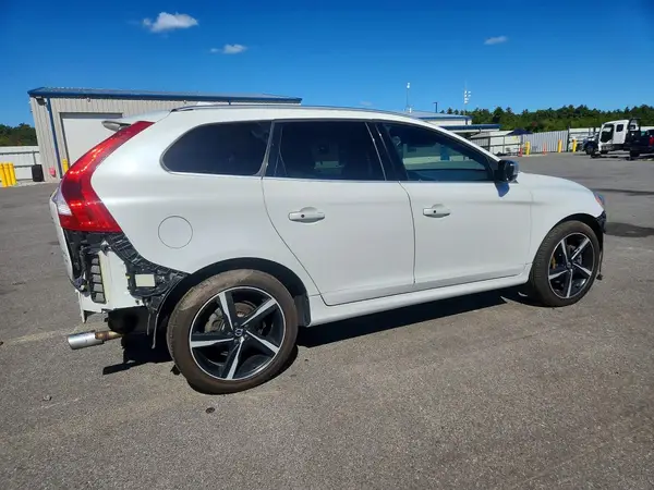 YV4902RS1G2800745 — 2016 Volvo XC60, фото 3 с аукциона Copart, Передняя часть