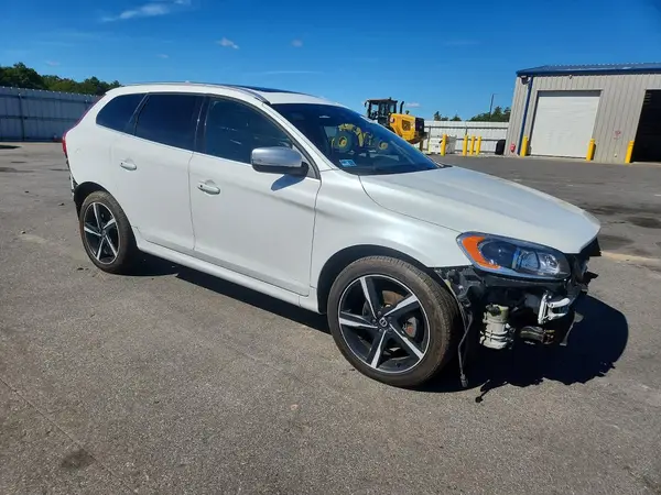 YV4902RS1G2800745 — 2016 Volvo XC60, фото 4 с аукциона Copart, Передняя часть