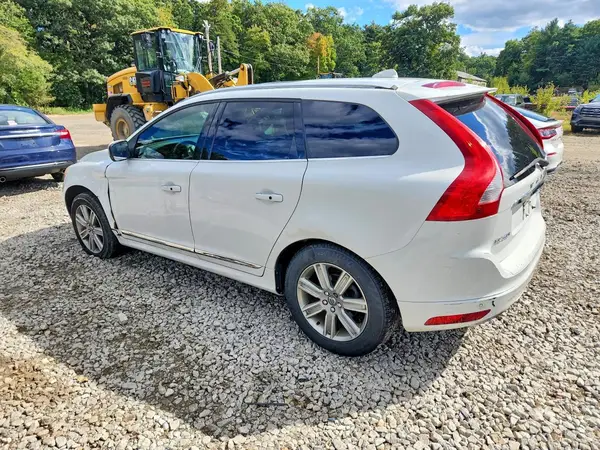 YV440MRU2H2013554 — 2017 Volvo XC60, фото 2 с аукциона Copart 14.10.2026, Боковая часть