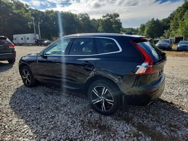 LYVA22RM4JB097241 — 2018 Volvo XC60, фото 2 с аукциона Copart, Боковая часть