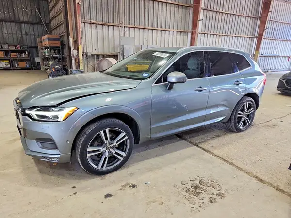 YV4102RK8J1065143 — 2018 Volvo XC60, Передняя часть (Front End), фото до ремонта