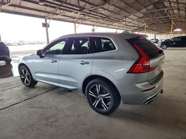 YV4A22RM8J1031067 — 2018 Volvo XC60, фото 2 с аукциона Copart, Мелкие вмятины и царапины